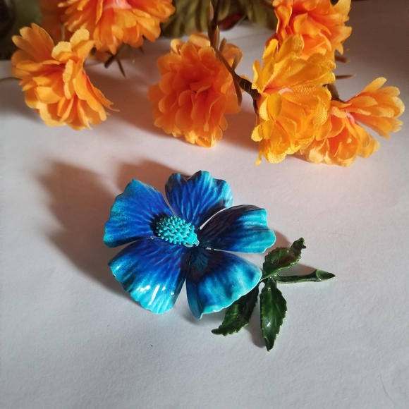 Beautiful VTG Flower Brooch - Picture 3 of 8